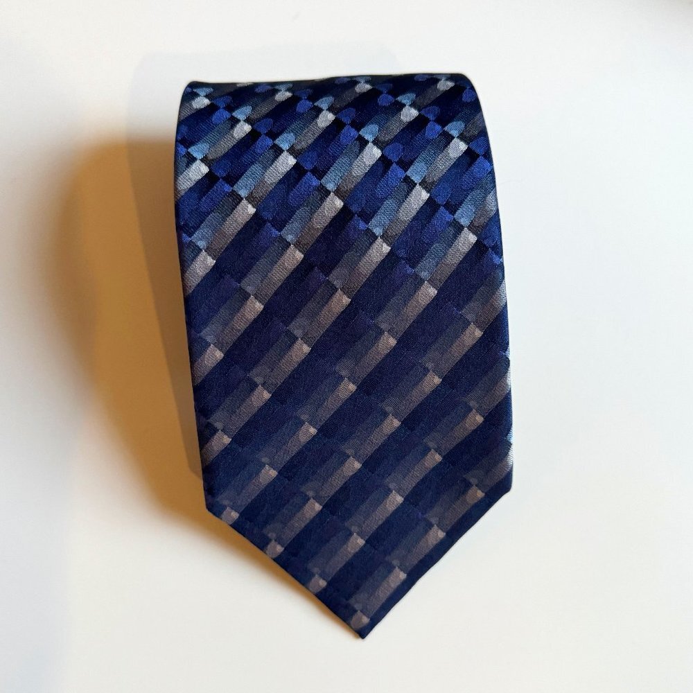 Van Heusen Silk Tie - Picture 1 of 3